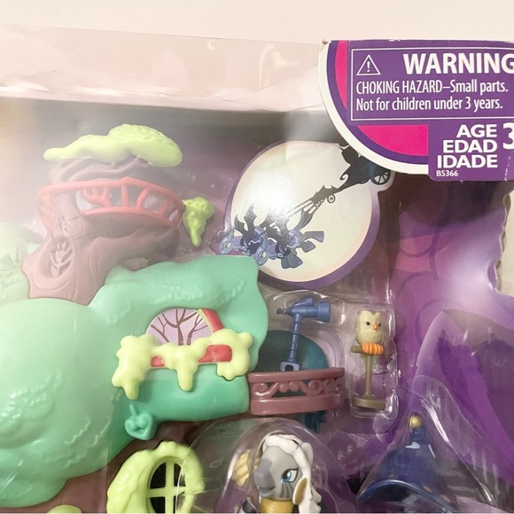 My Little Pony Friendship is Magic Twilight Sparkle Golden Oak Library Playset - Picture 5 of 16